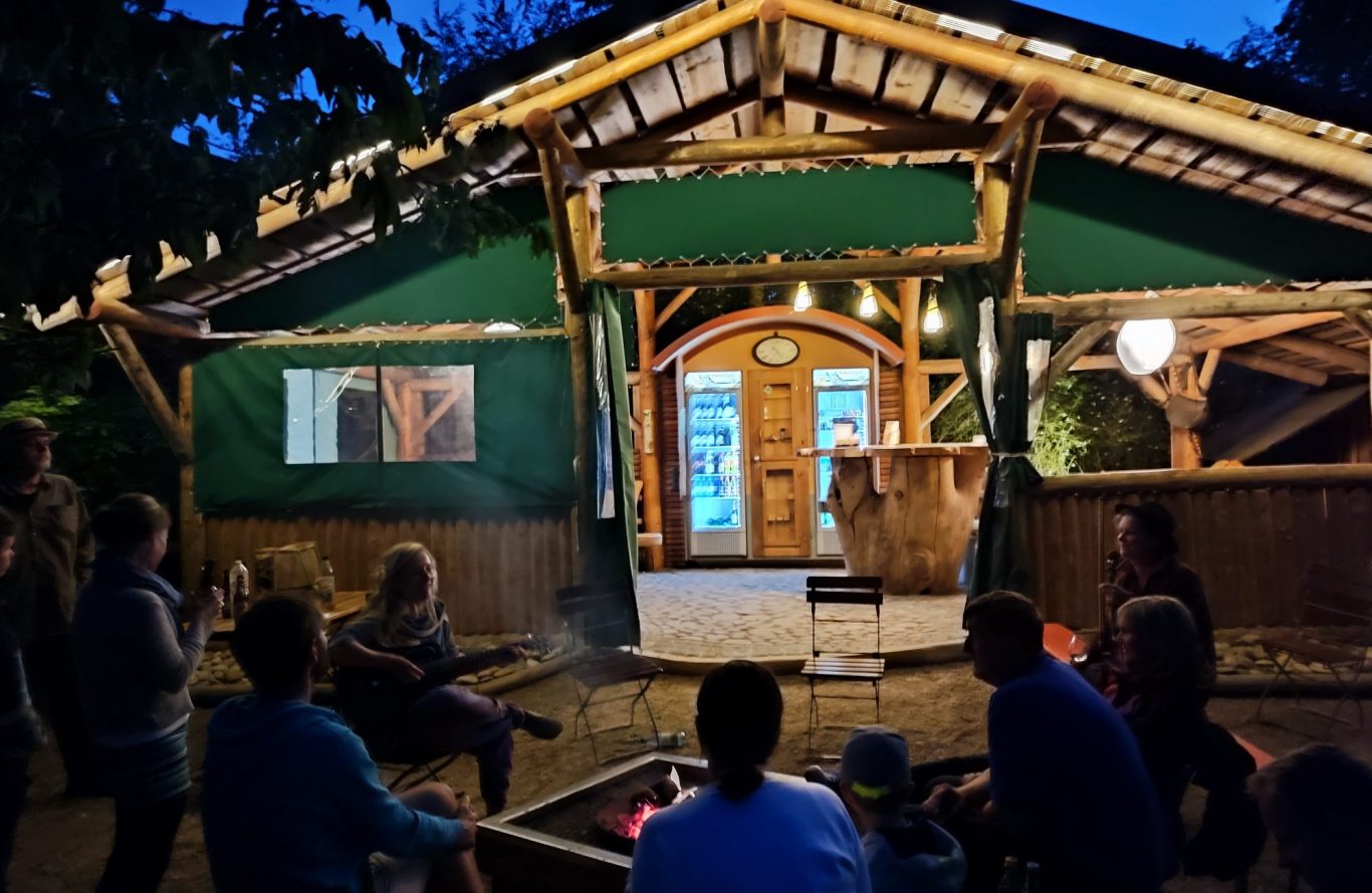 Grill-Lounge und Feuerstellen